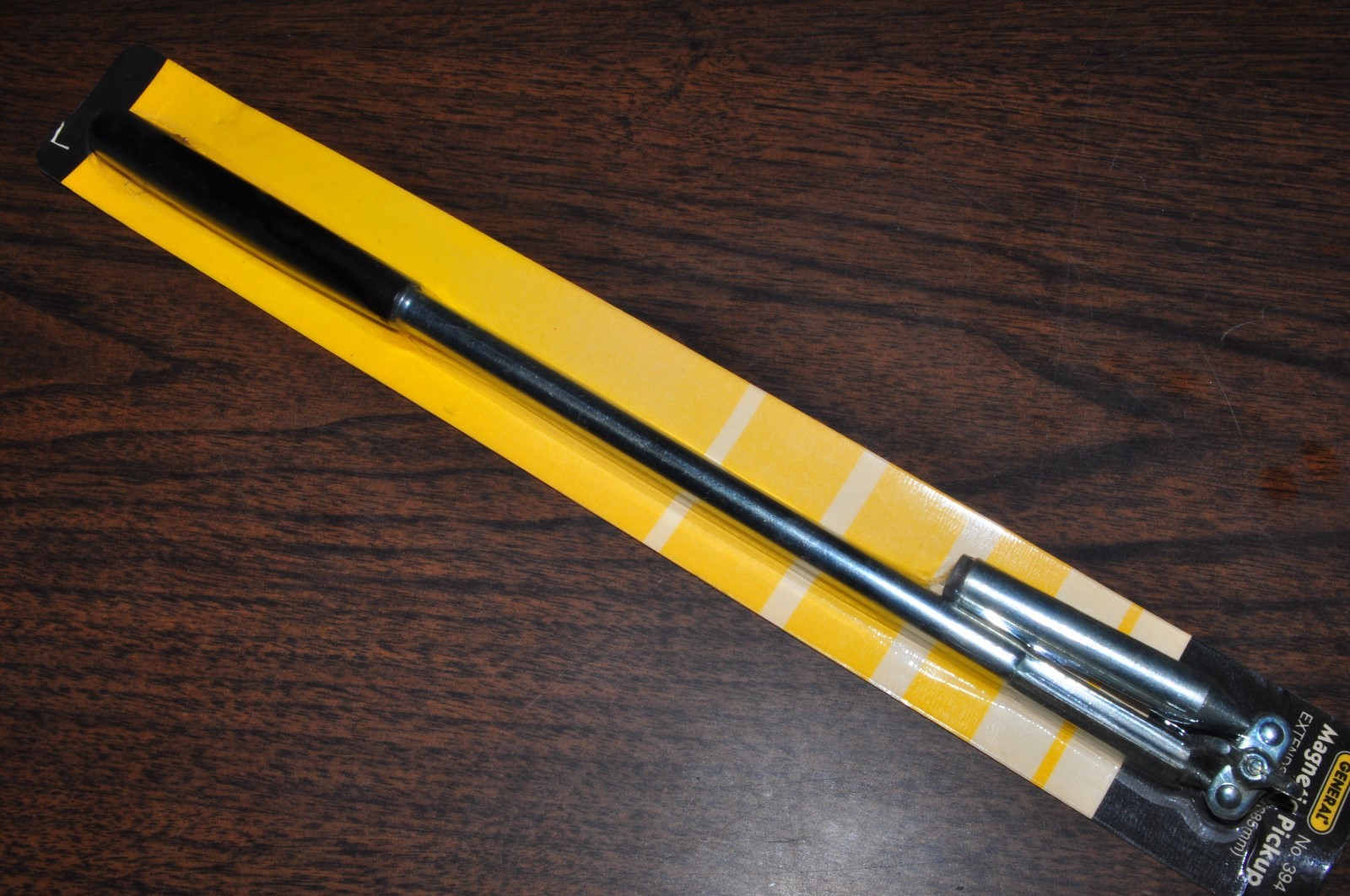 Telescoping Magnetic Pickup with Locking Pivot Arm length13 to 27 in.General 394