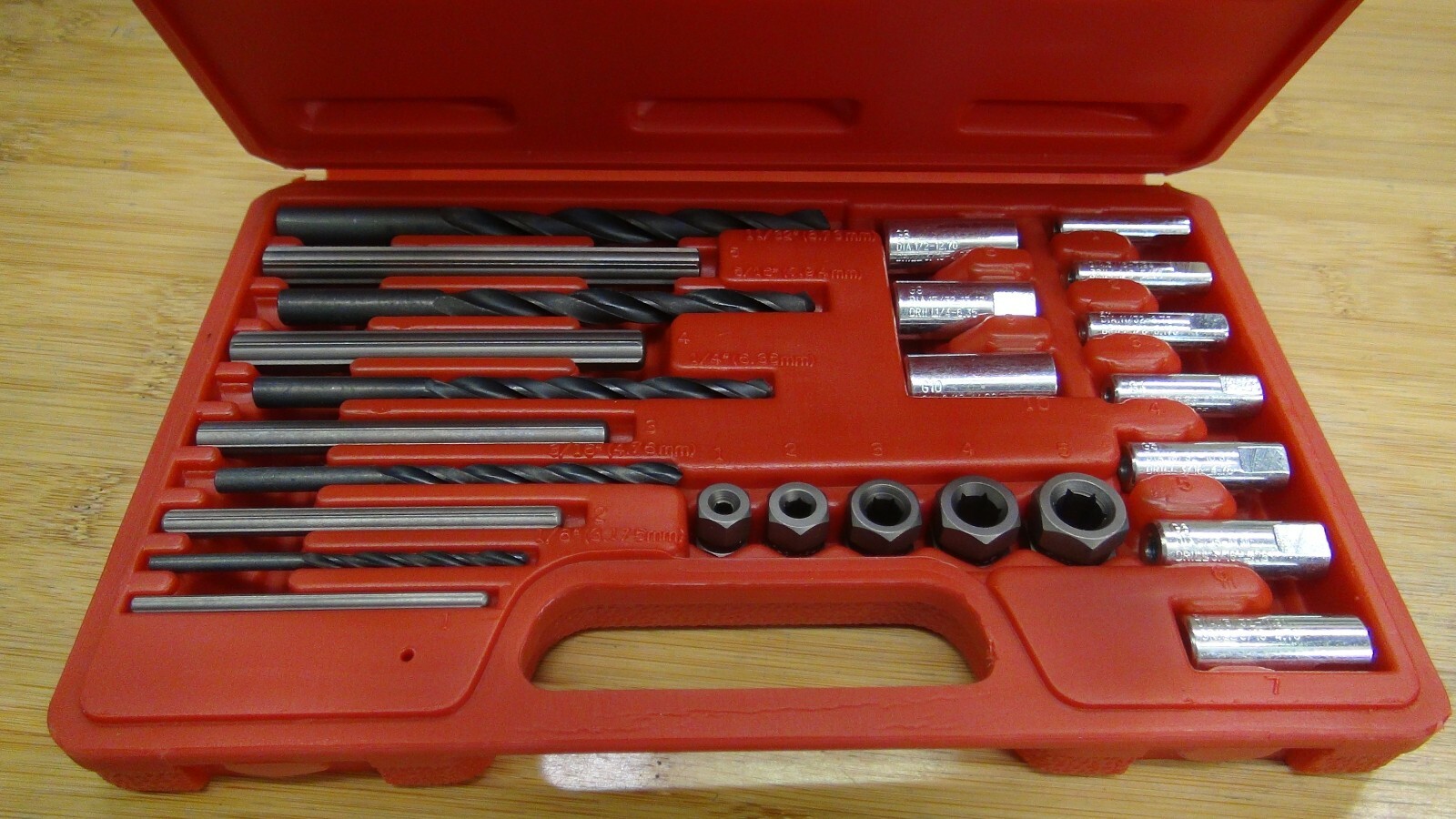 26 PIECE SCREW EXTRACTOR DRILL BITS & DRILL GUIDE SET  ASTRO AST9447