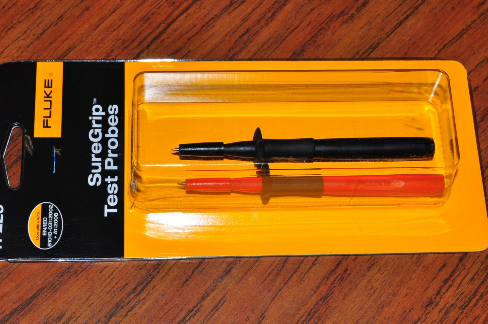 Fluke TP220 SureGripTM Industrial Test Probes w/ Pair 12 mm stainless steel tips