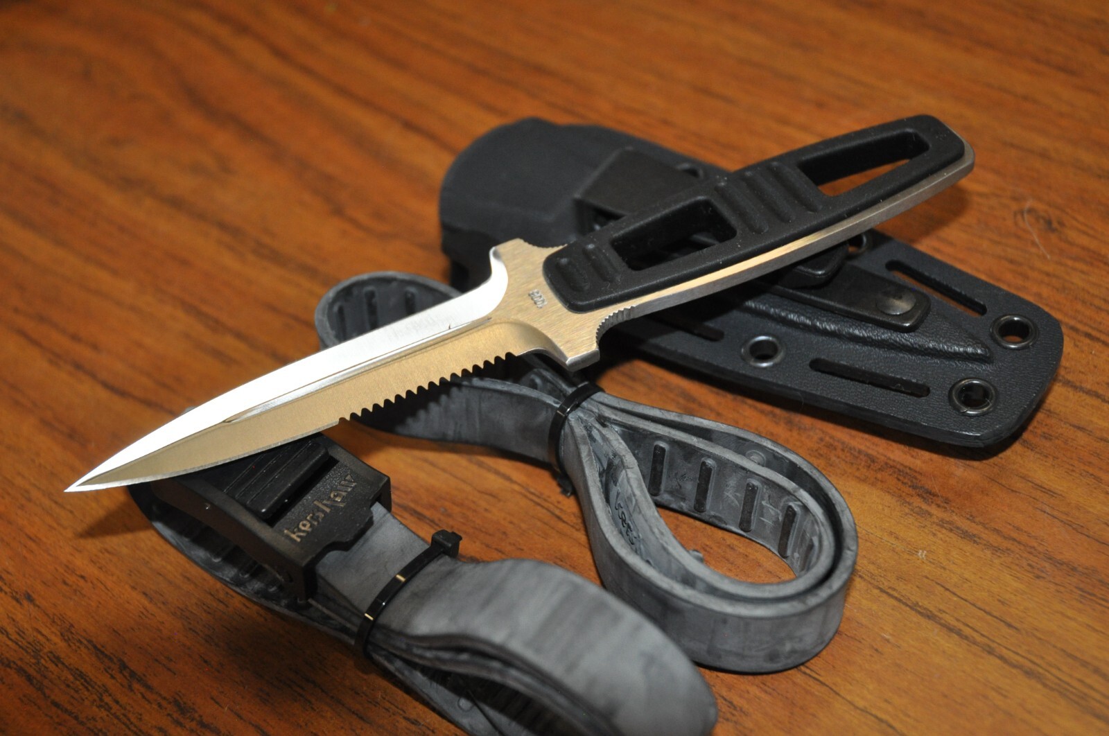 Kershaw 1006K Amphibian Knife Survival,Diving Knife 7-3/4" LN  with kydex sheath