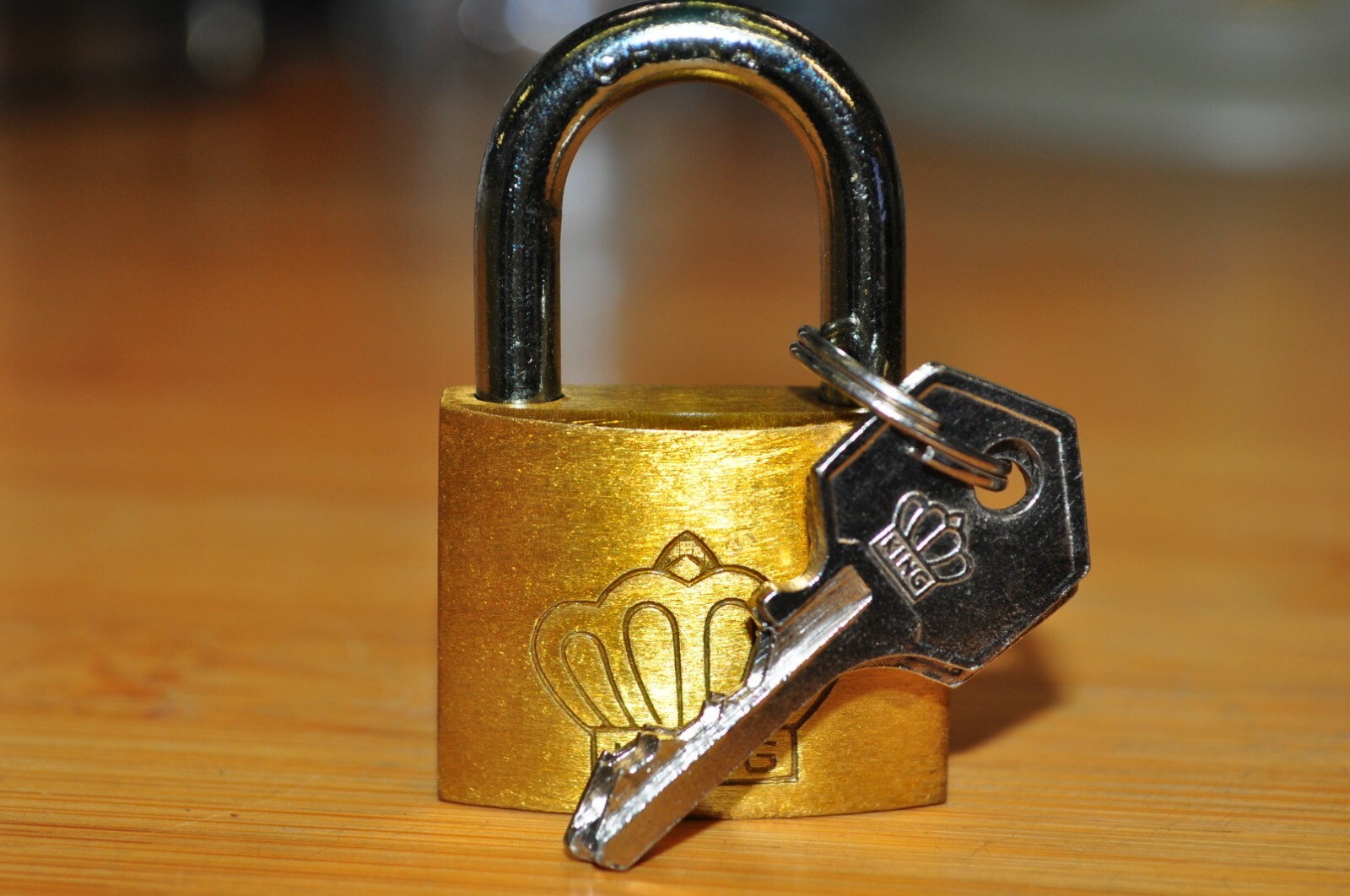 CROWN'S 30 MM SOLID BRASS LOCK PADLOCK 3 KEYS 1-3/16" SECURITY # 0510-015 NEW !