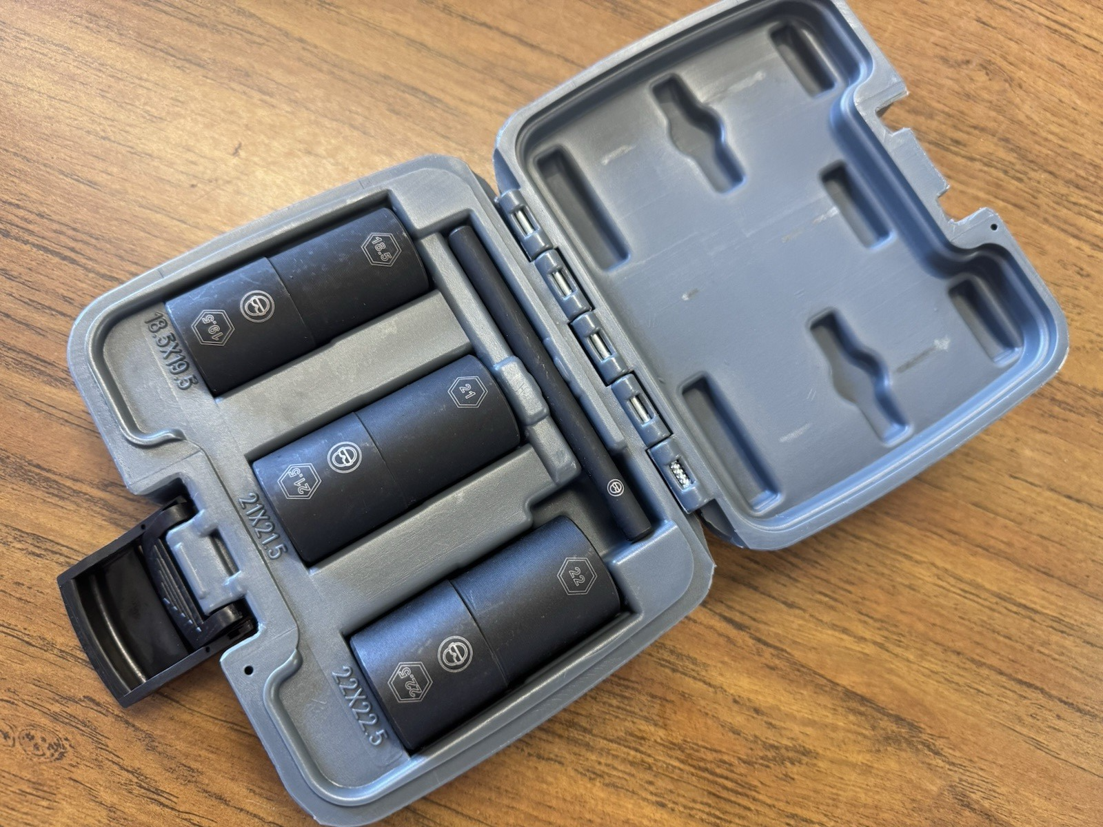 Lisle 13050 Double-Ended Flip Sockets, 4PC.Offer 2 Hex Sizes in Each Socket