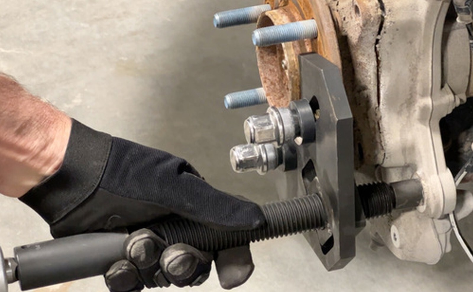 Lisle 40100 Hub Remover Removes Frozen Hub Assemblies - Image 4