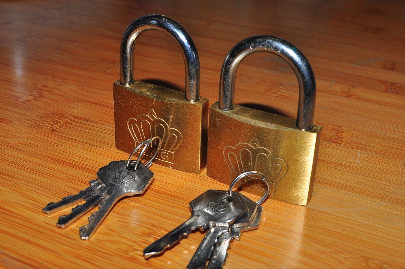 SOLID BRASS LOCK PADLOCK 3 KEYS 1-25/32 IN - 45MM  2 PCS SALE BRAND NEW