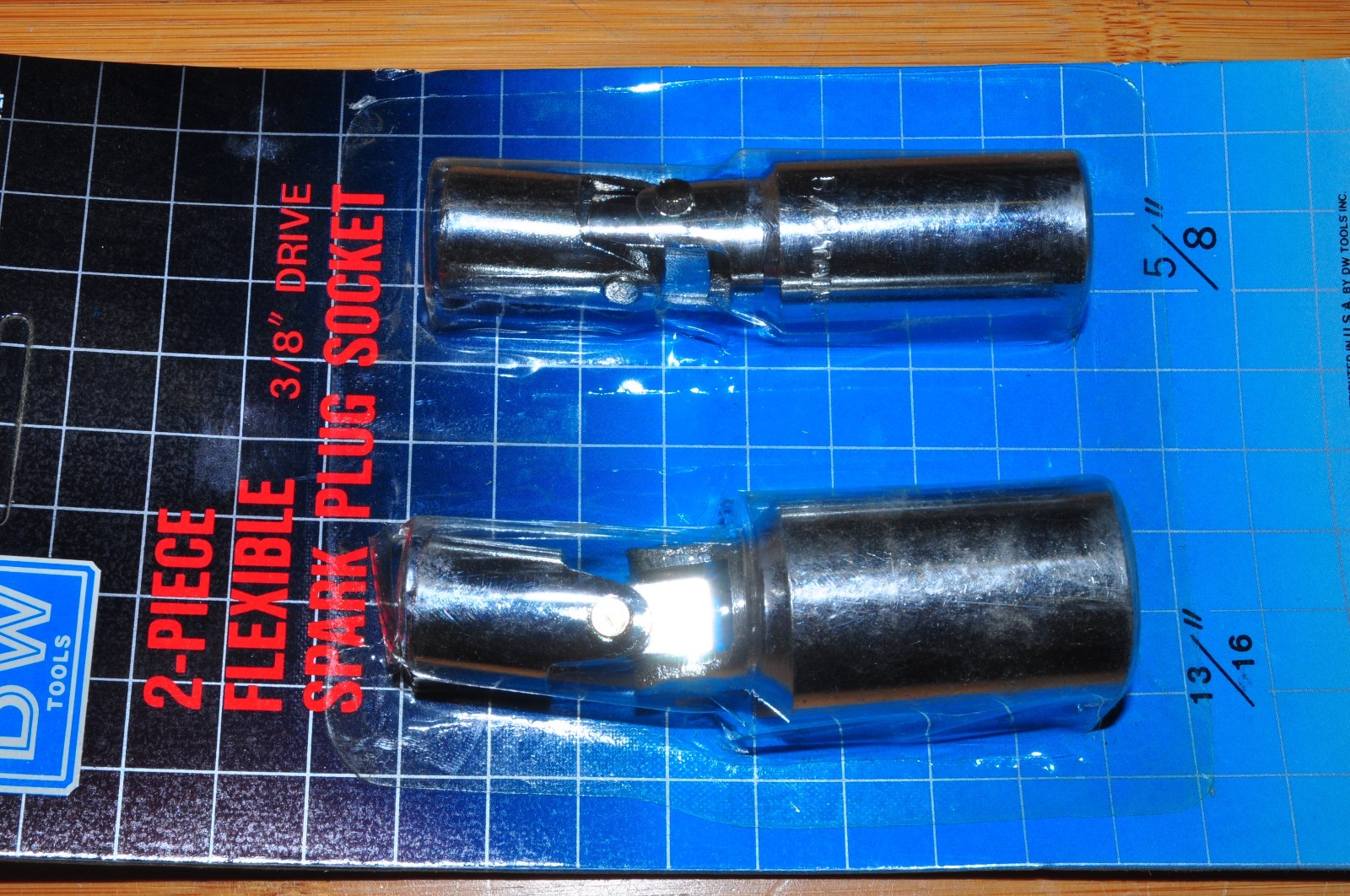 FLEXIBLE UNIVERSAL WOBLE JOINT SPARK PLUG SOCKETS 2 PCS 5/8 & 13/16 INCHES