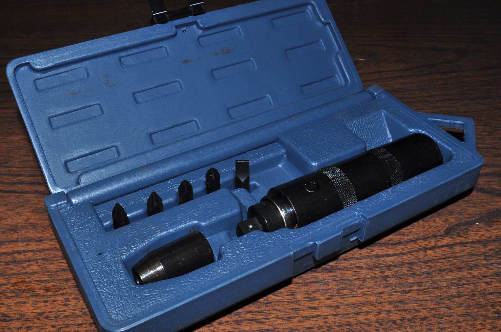 LISLE 29200 HAND IMPACT SCREW DRIVER WITH 3/8" BIT HOLDER & 5 BITS