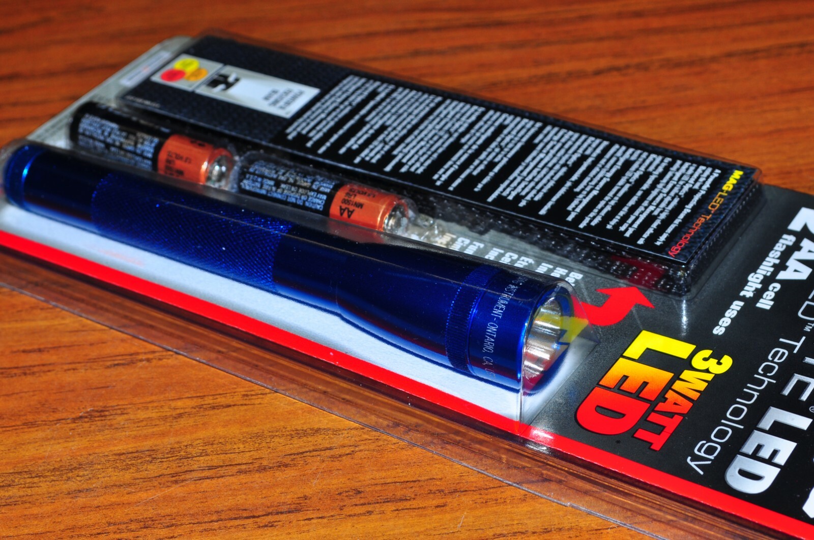 Maglite SP2211H Mini Maglite® 3 Watt LED Flashlight Blue 2 Cell AA with Holster