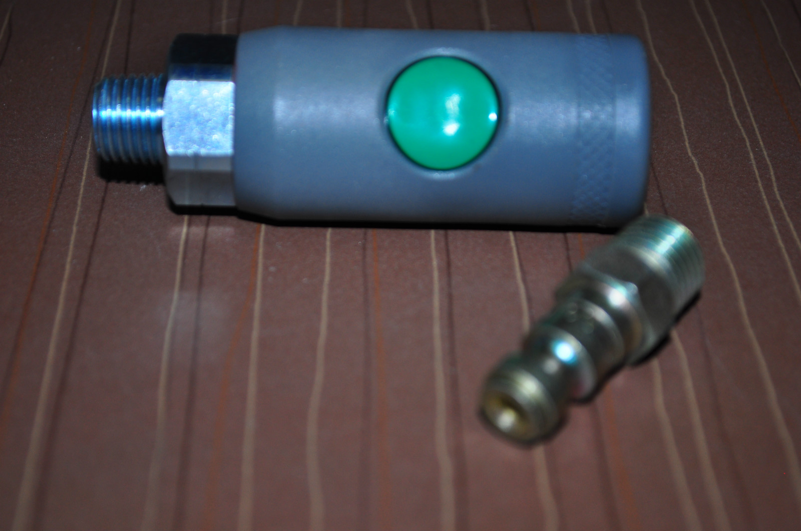 1/4" NPT Male, "T" Style Safety Coupler with Plug Milton S99788, 783