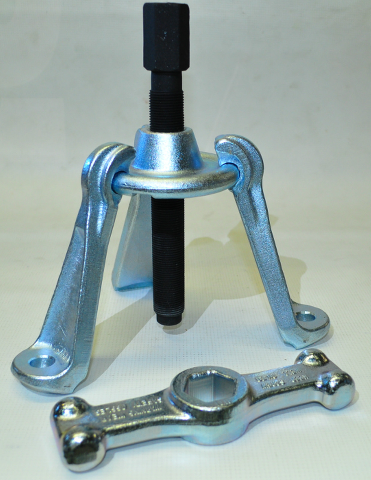 Calvan (94800) Universal Wheel Hub Puller- Rear Brake Drum Remover KIT