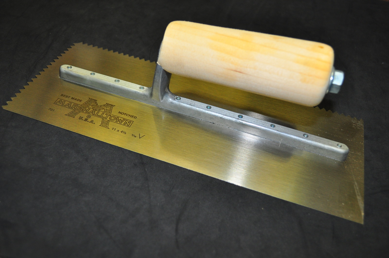 Marshalltown 701 11X4 1/2 Notched Trowel-7/32 X 5/32 'V' w/ Straight Wood Handle
