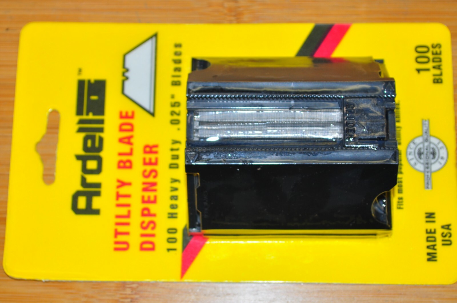100 pc Utility Knives w/ Dispenser Ardell Since 1931 Made in USA 67-0072