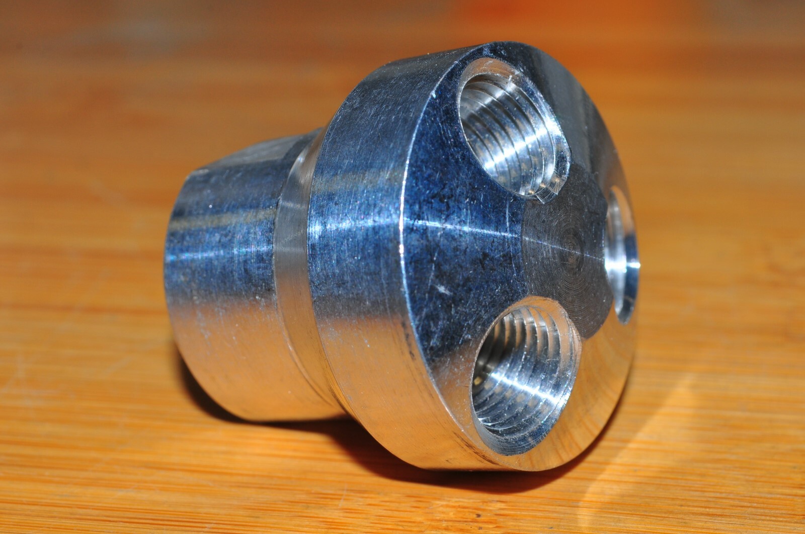 3 Ways Manifold adapt Aluminium  1-1/2 In long - 1/4" Female NPT Amflo 3404