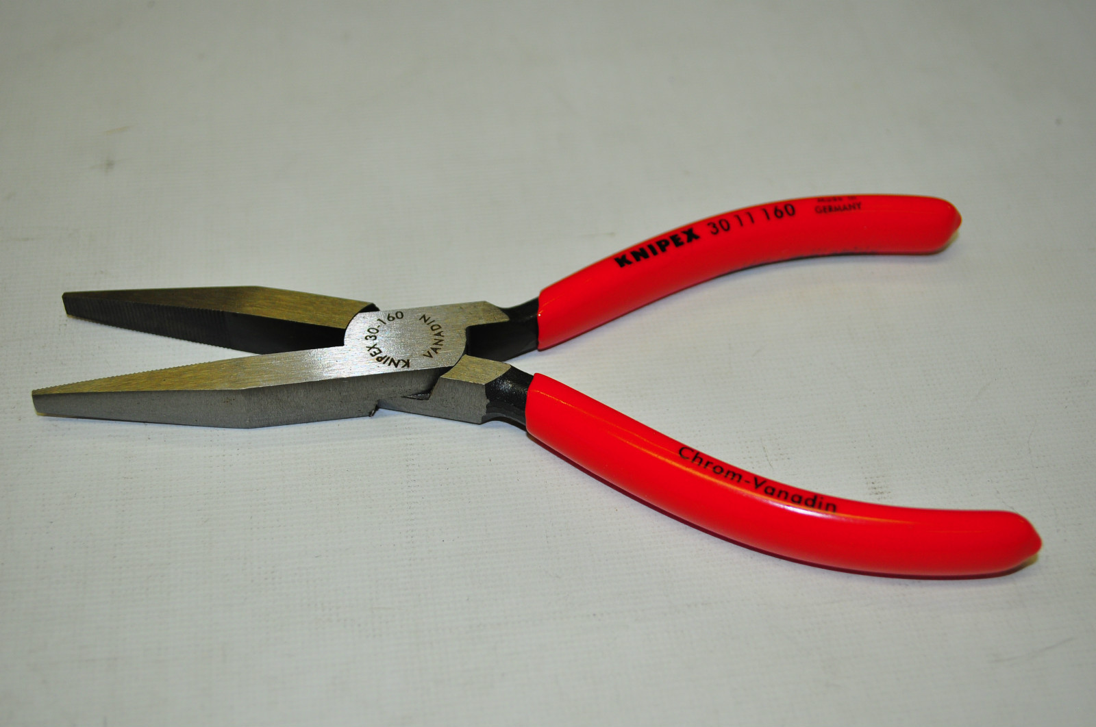 Long, trapezoidal jaws, knurled gripping  6.25" Long nose Plier Knipex 3011 160