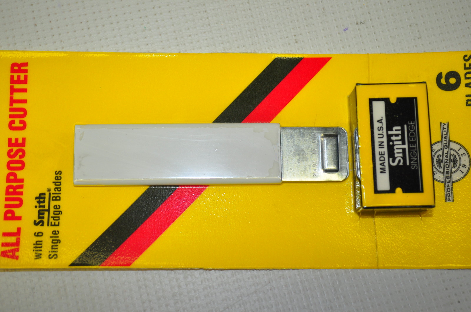 Ardell Box cutter-4" x 1/8" pocket-size utility knife with 6 blade  Made in USA