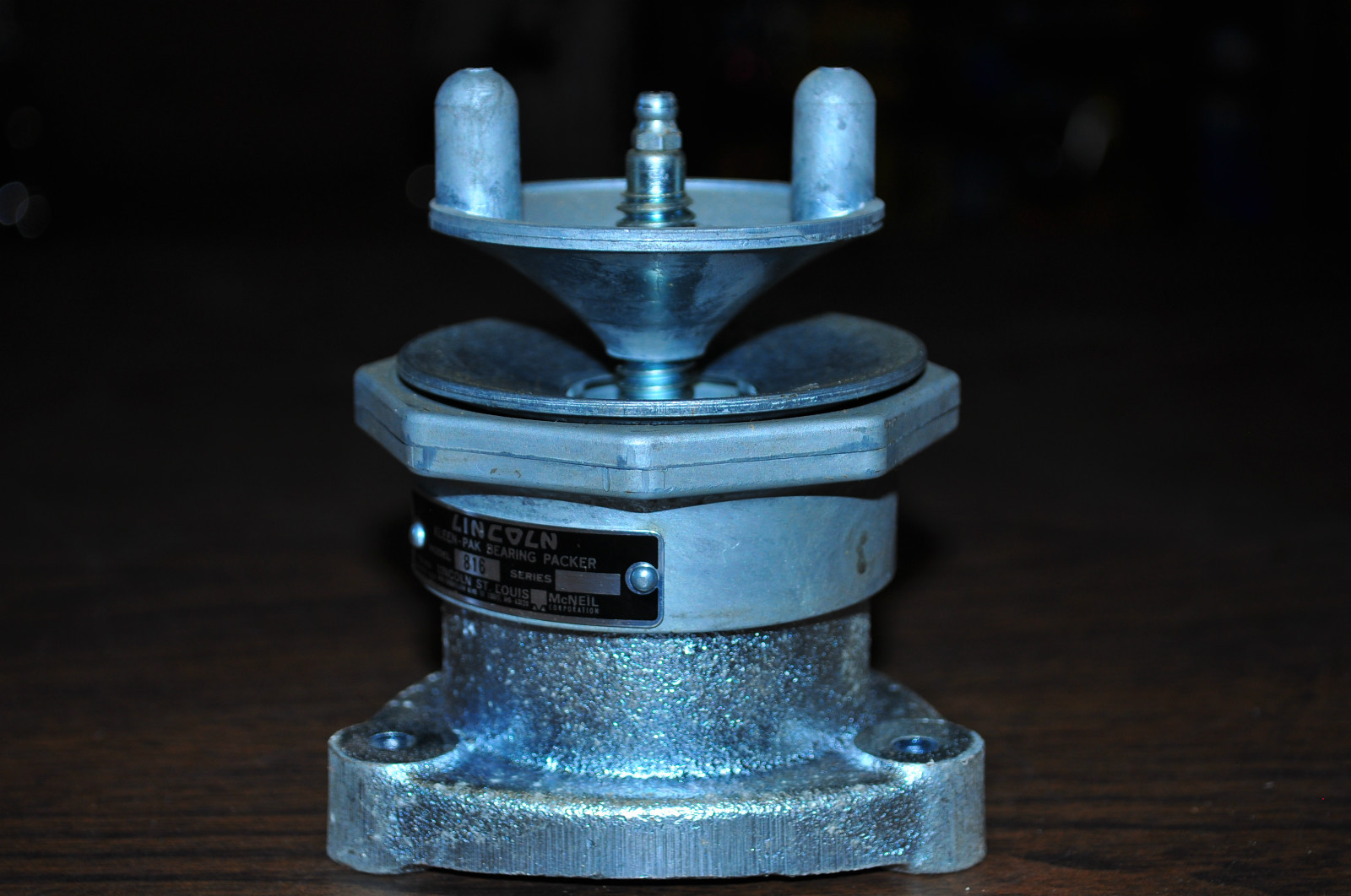 Lincoln 816 Bearing Packer Bench Mount fits bearing 5/8" to 1-1/2"ID Made in USA