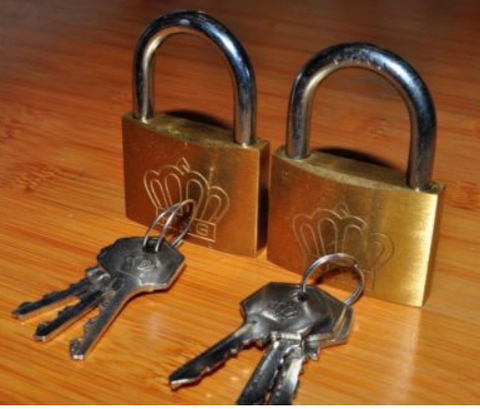 SOLID BRASS LOCK PADLOCK 3 KEYS 1-25/32 IN - 45MM 2 PCS SALE BRAND CROWN