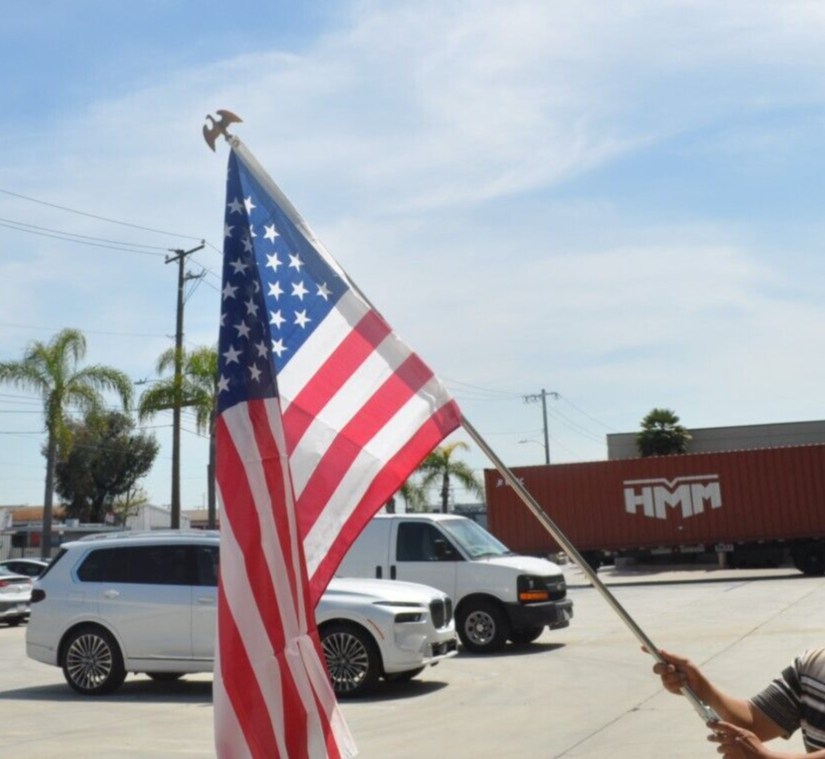 US FLAG SET AMERICAN FLAG 3 ft by 5 ft  w/ 6 ft Pole MADE IN USA Brand new !!!