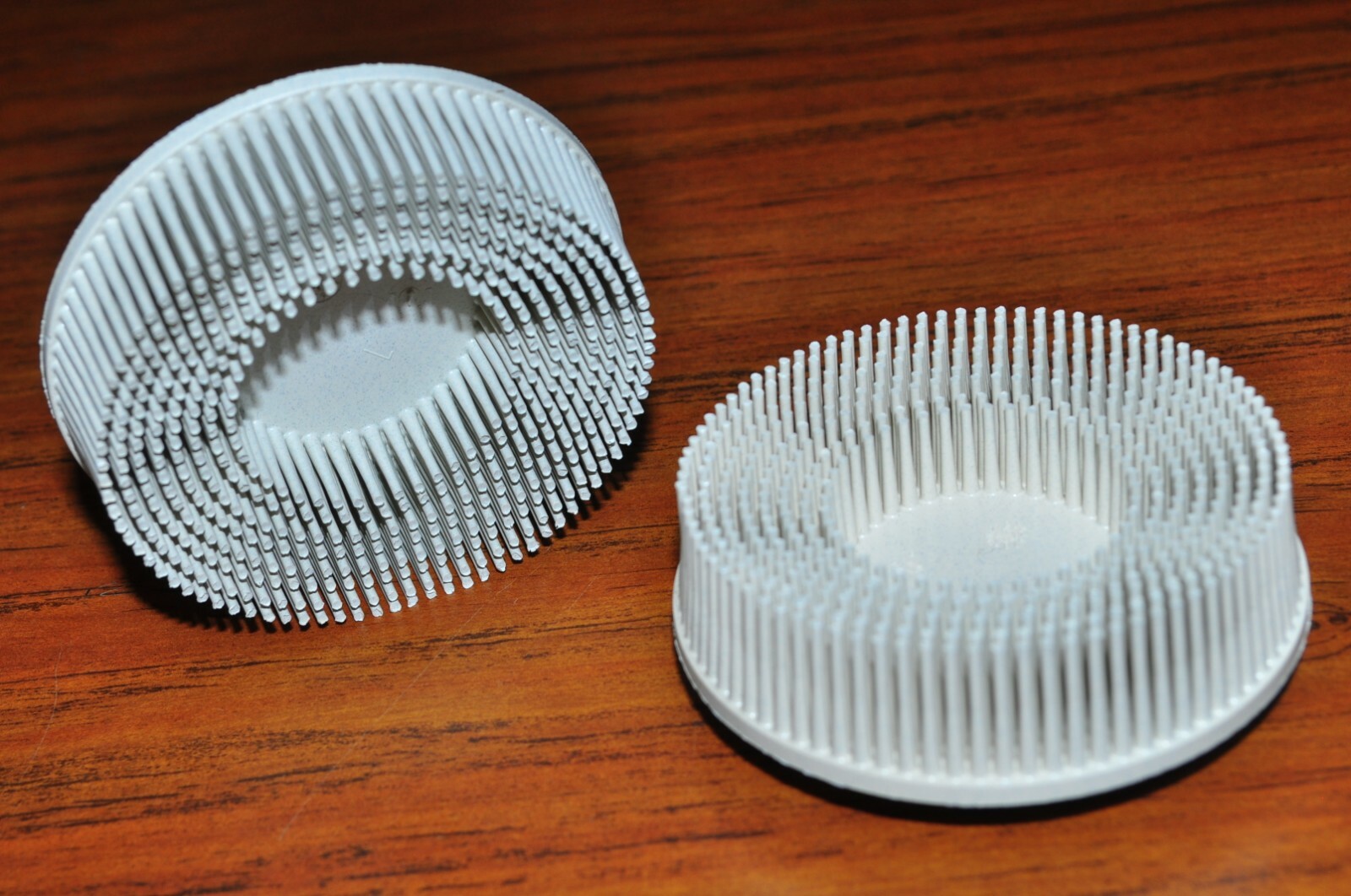 3M MMM 07529 3"Scotch-brite Roloc Bristle Polishing Disc 120Gr Fine White 2 ea