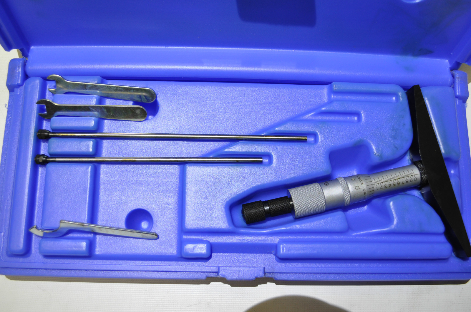 CENTRAL TOOLS 6250 DEPTH MICROMETER 0-3" INCHES w/2 RODS 4" BASE MADE IN USA