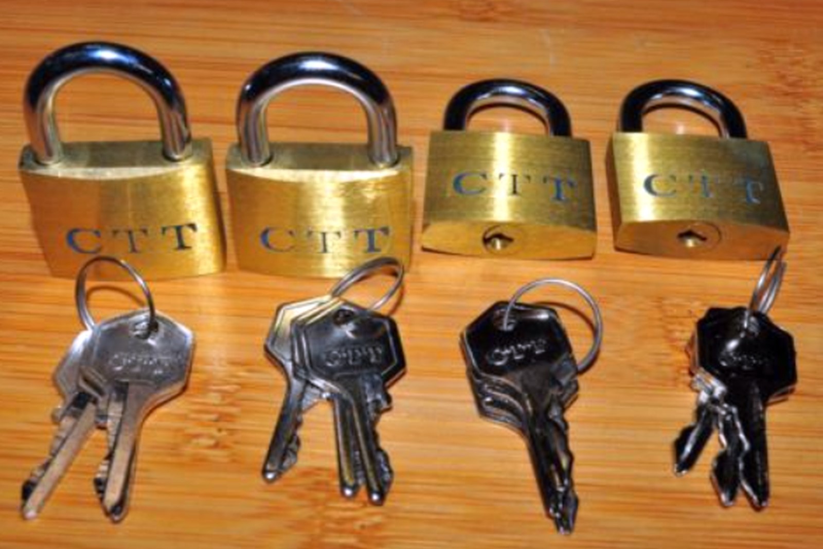 SOLID BRASS LOCK PADLOCK 3 KEYS 1-1/4" (30MM) 4 PCS SALE! BRAND CTT NEW