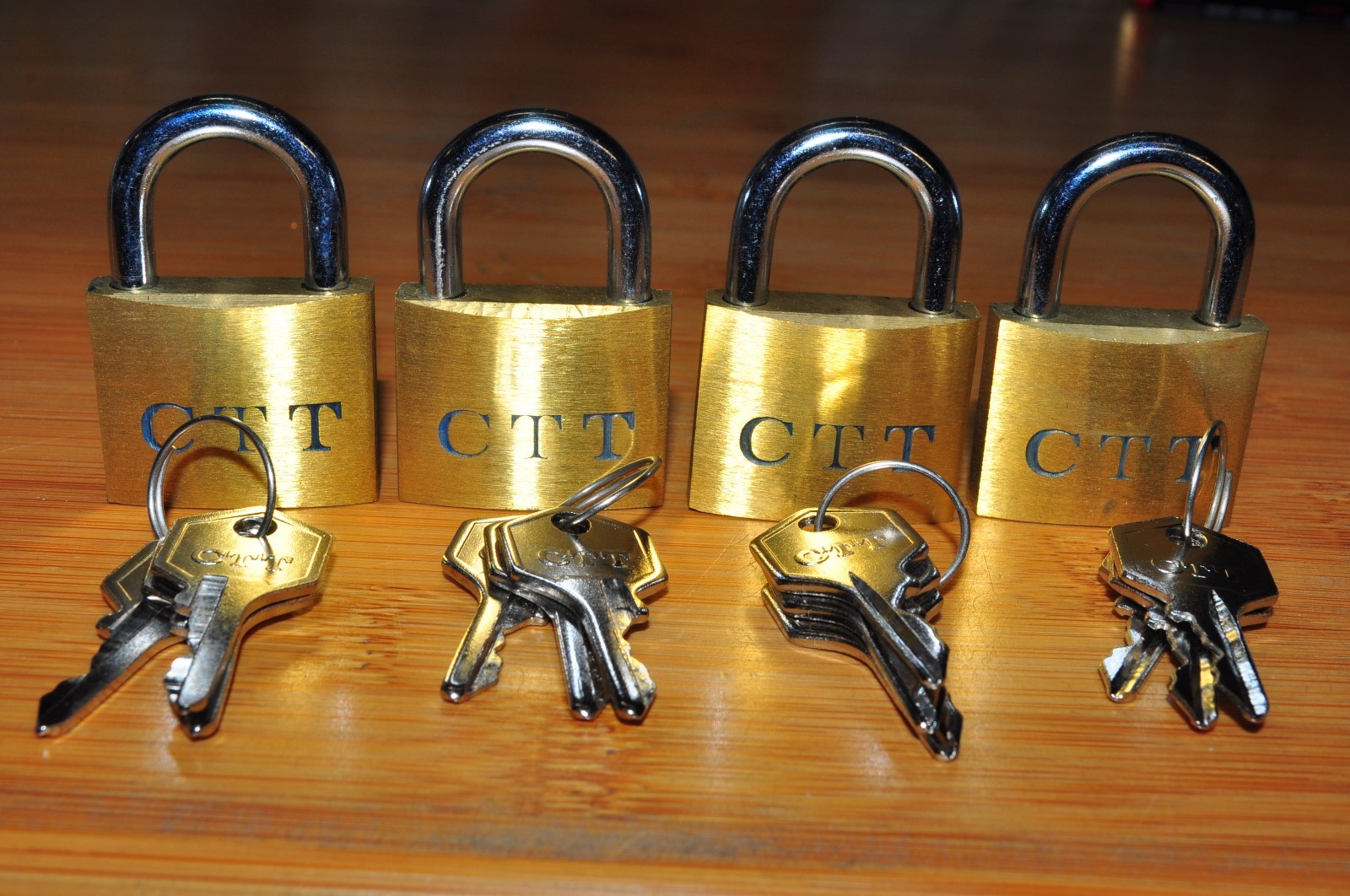 SOLID BRASS LOCK PADLOCK 3 KEYS 1-1/4" (30MM) 4 PCS SALE! BRAND NEW