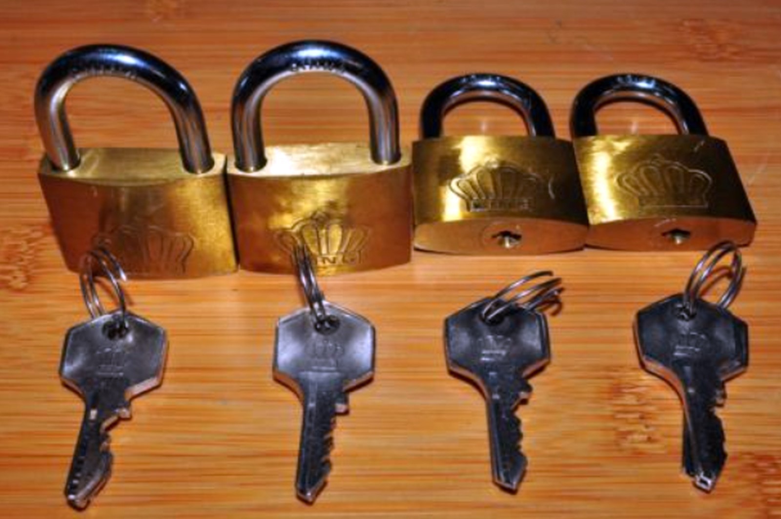 SOLID BRASS LOCK PADLOCK 3 KEYS 1-3/8" IN 35MM 4 PCS SALE BRAND NEW King Crown